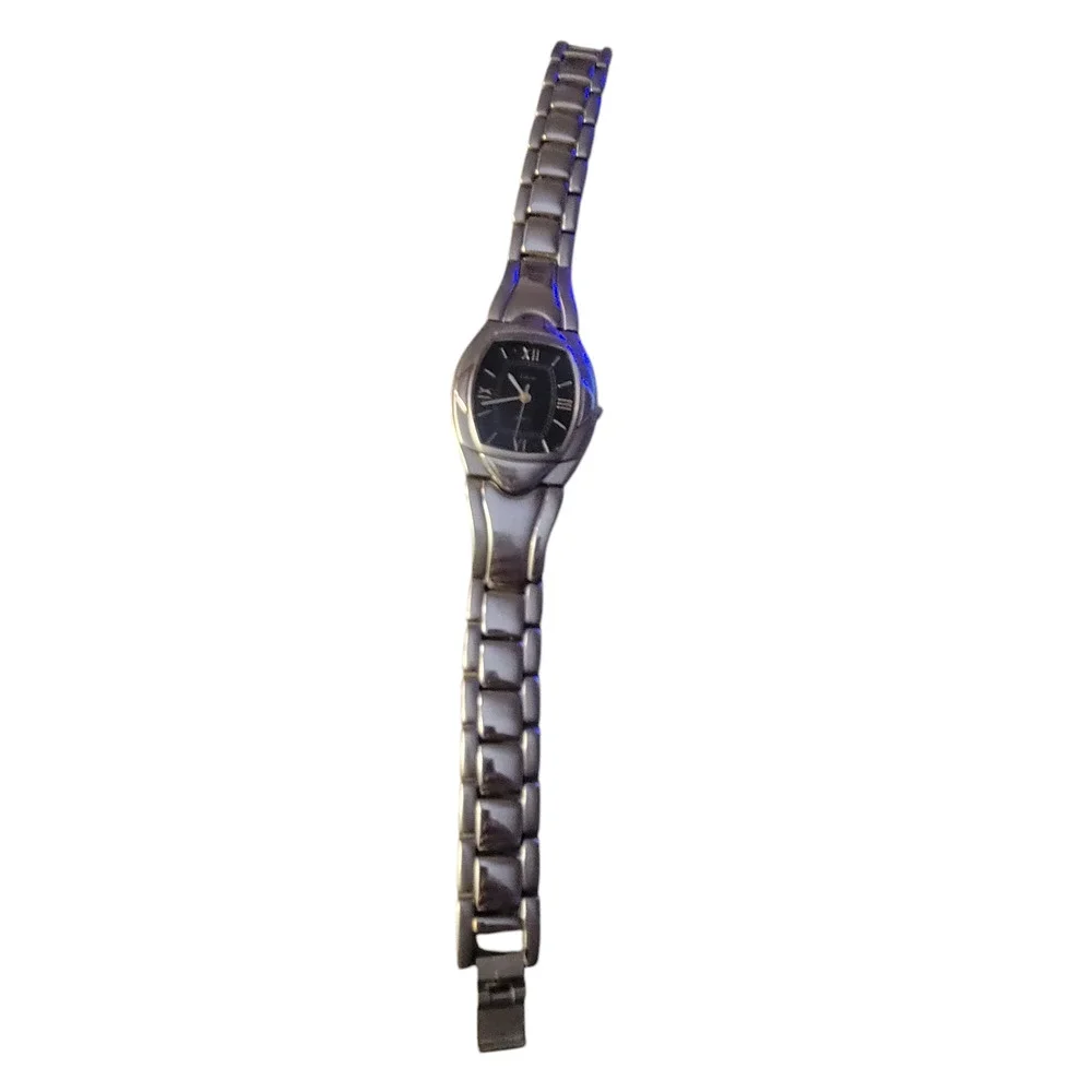 Collezio Ladies Watch Elegant Dressy Silver Band New Battery Stainless Steel‎